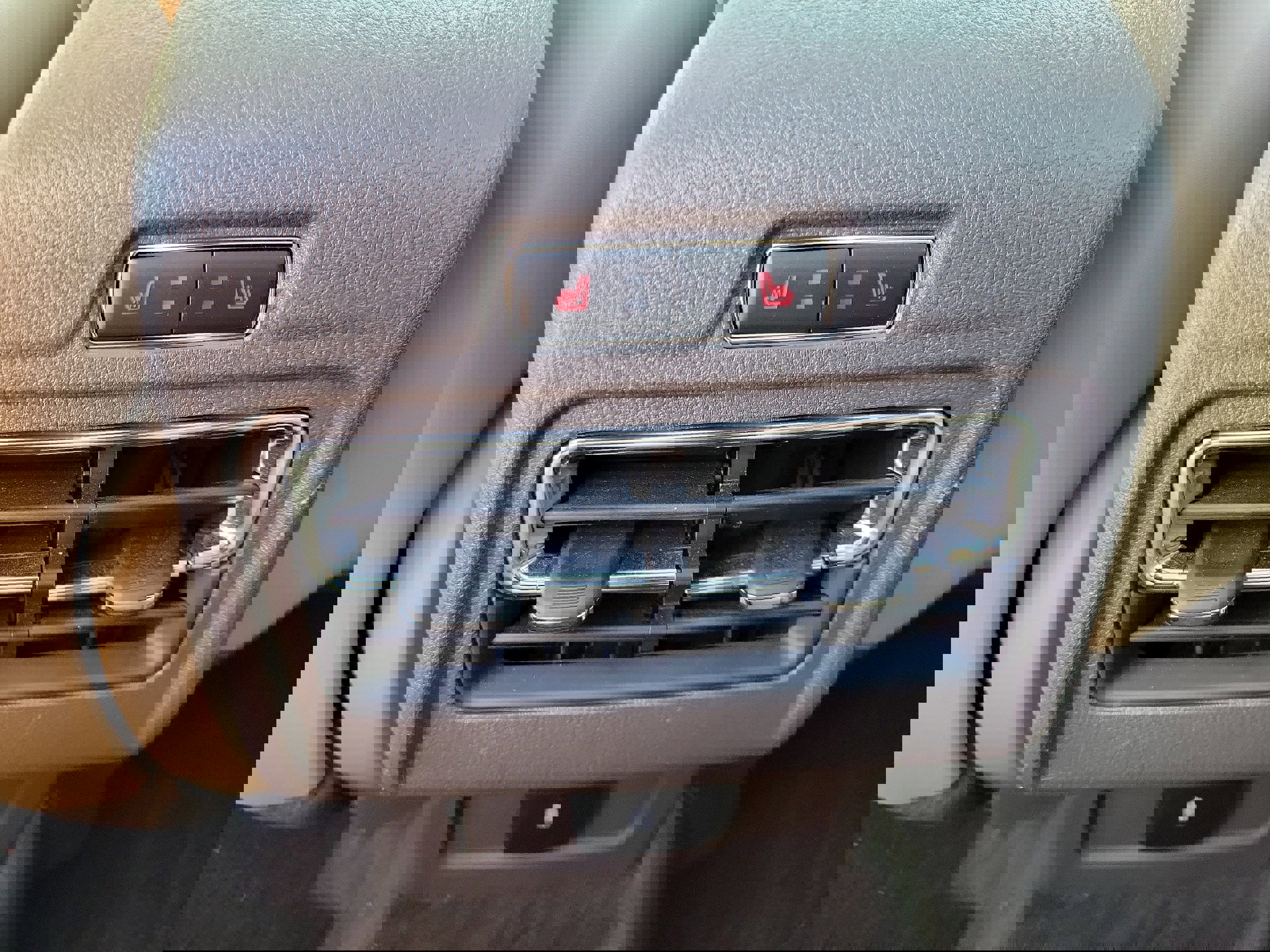 Used 2022 Lincoln Corsair AWD w/ Premium Package image 12