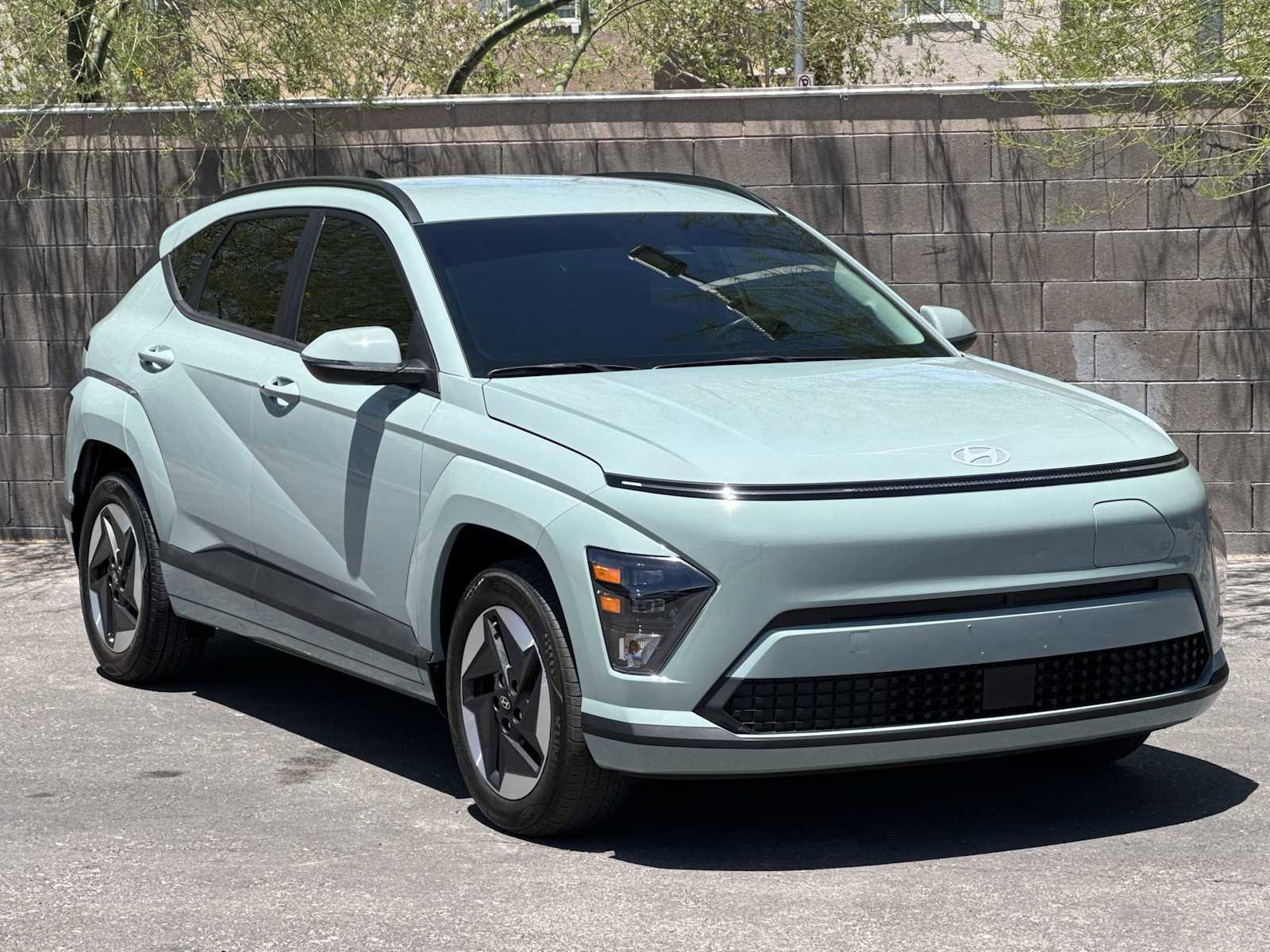 Used 2024 Hyundai Kona SEL FWD image 2