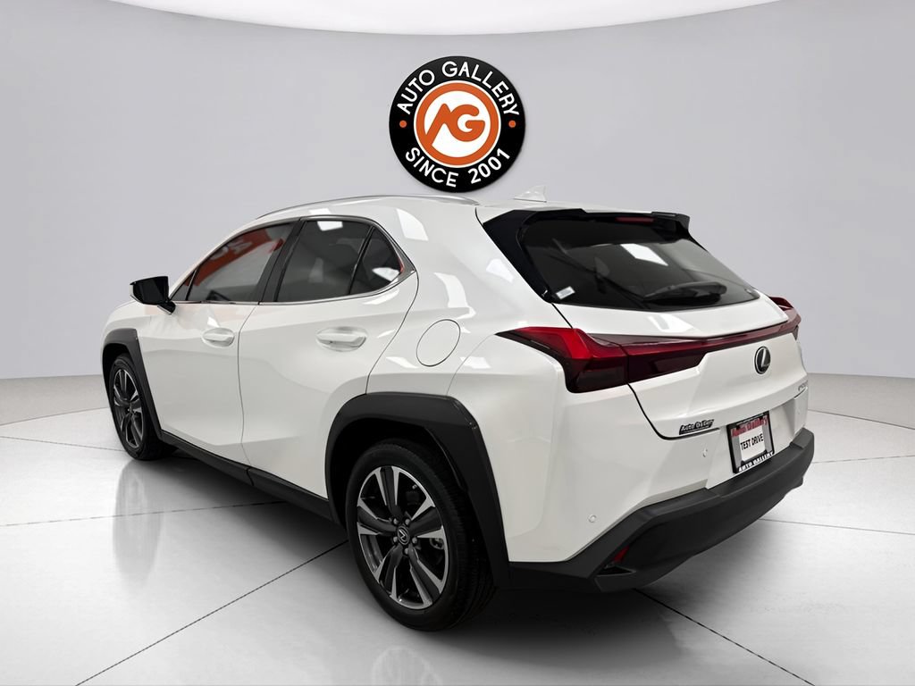 Used 2021 Lexus UX 200 w/ Accessory Package (Z1) FWD image 5