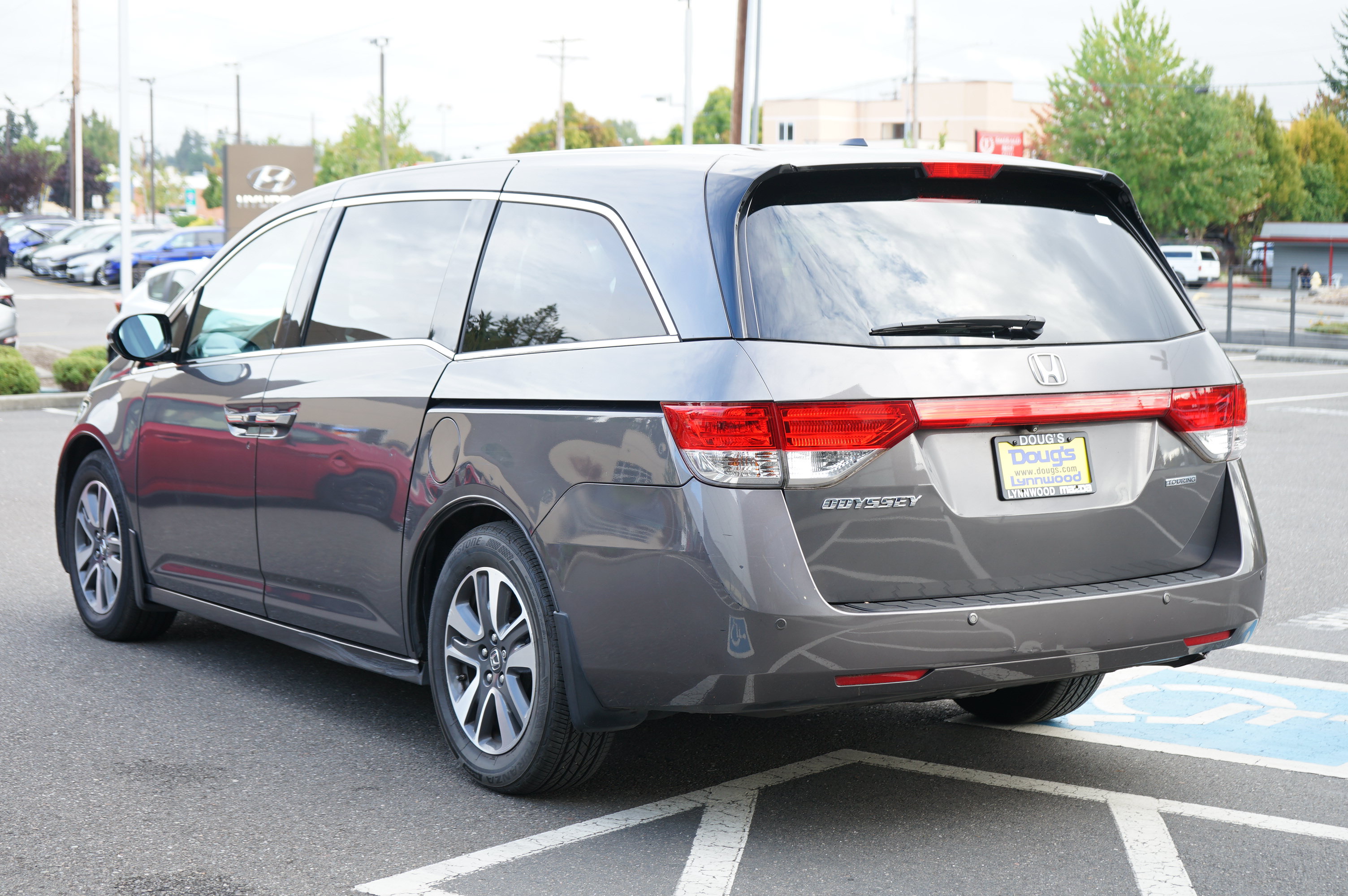 Used 2015 Honda Odyssey Touring Elite image 3