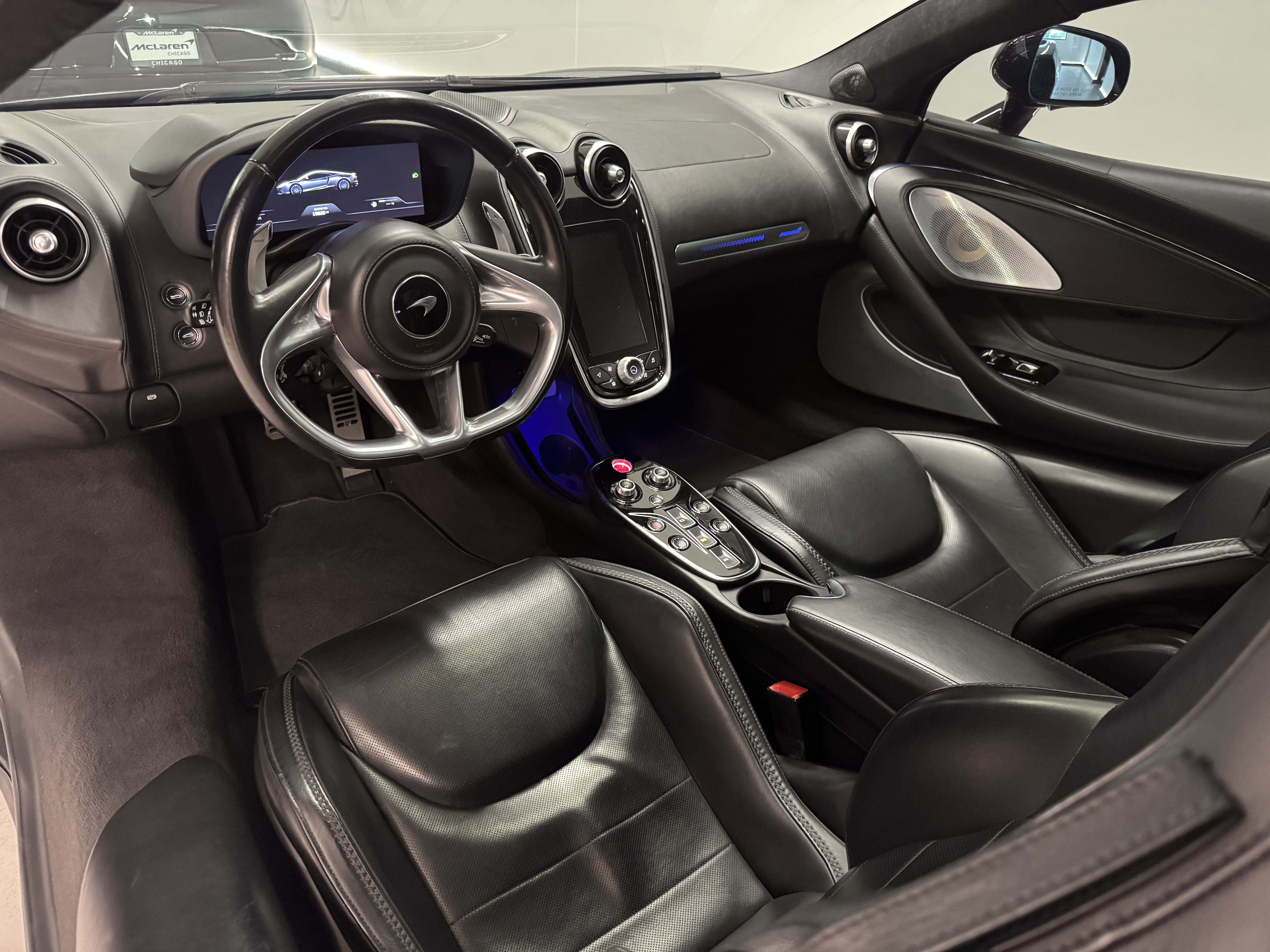 Used 2022 McLaren GT RWD image 9