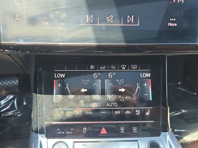 Used 2019 Audi e-tron Prestige w/ Prestige Package AWD/4WD image 26