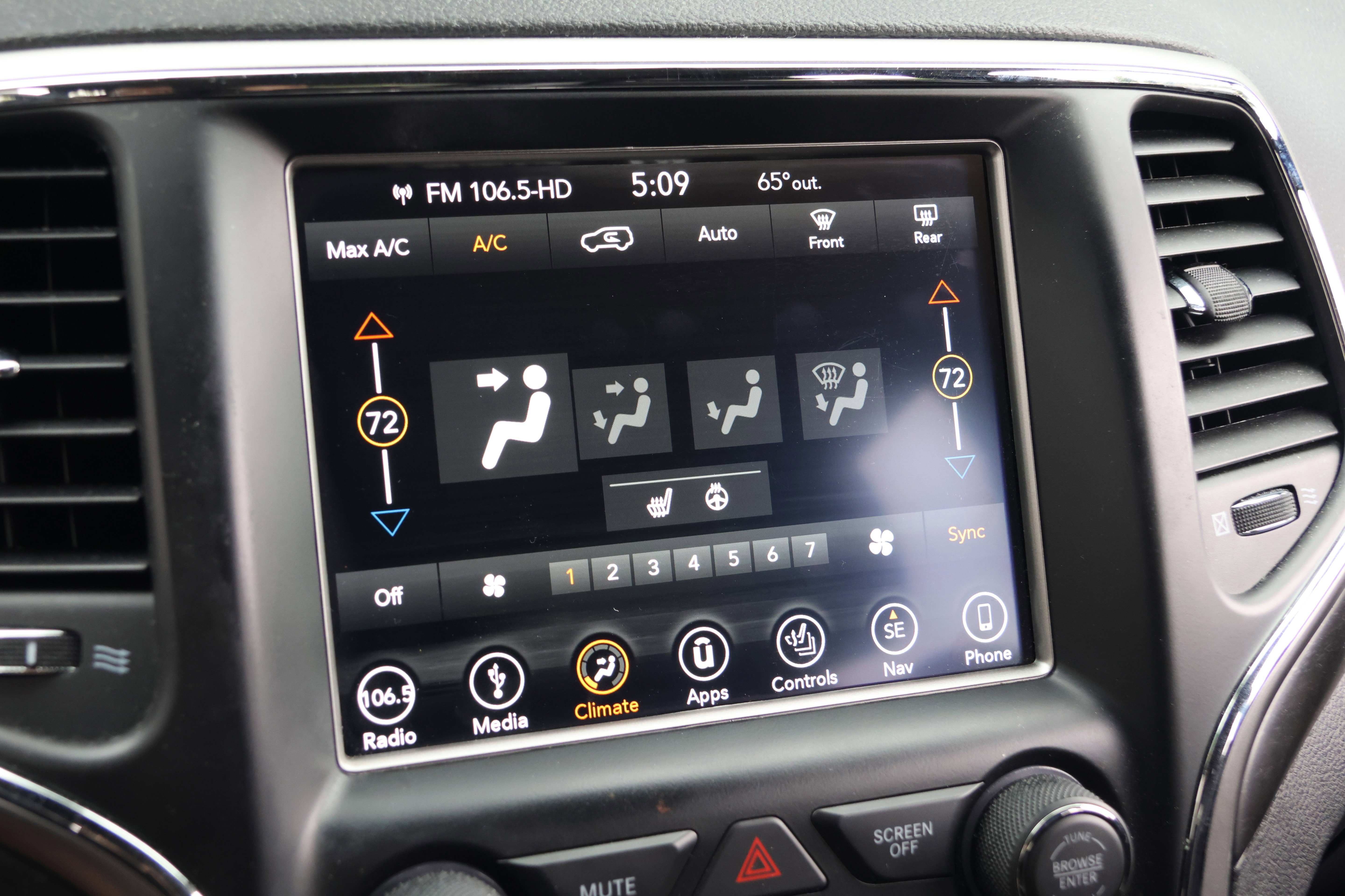 Used 2018 Jeep Grand Cherokee Altitude RWD image 24