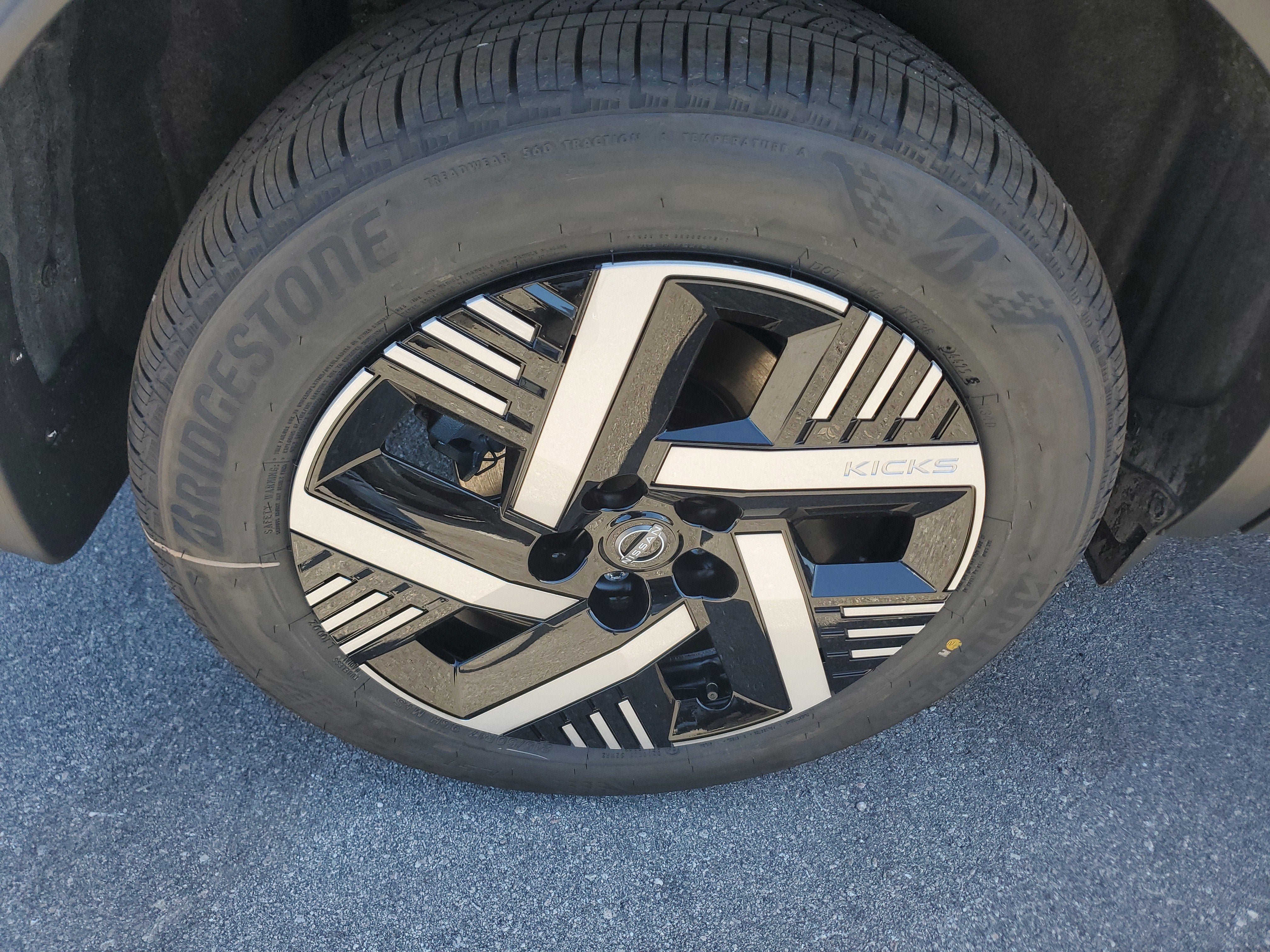 New 2026 Nissan Kicks SV image 7