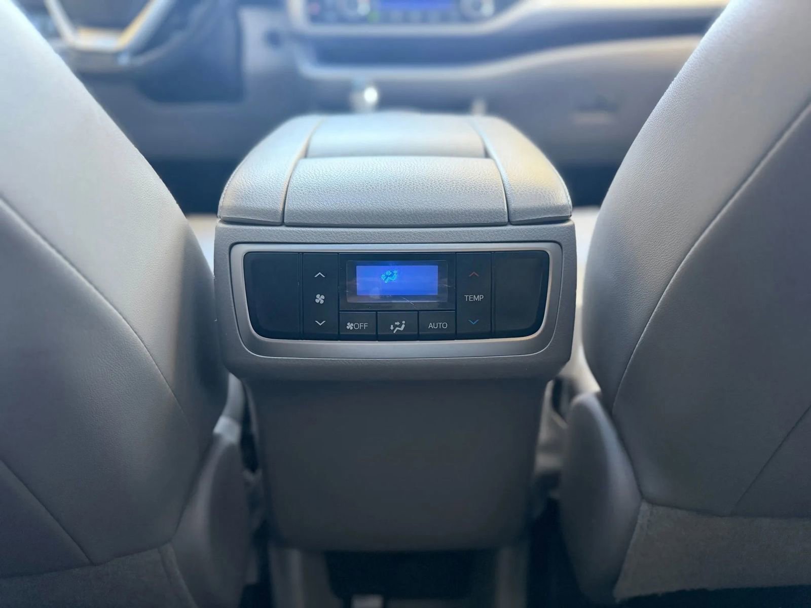 Used 2016 Toyota Highlander XLE AWD/4WD image 40
