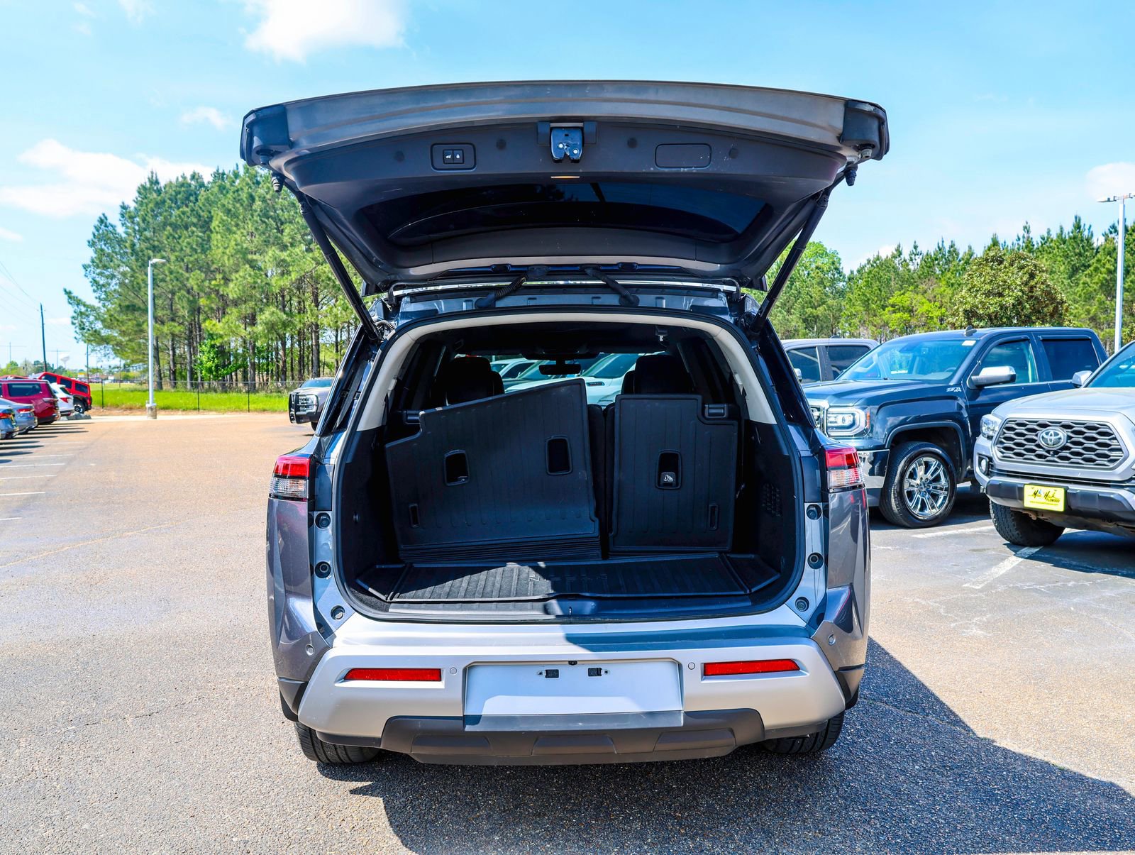 Used 2024 Nissan Pathfinder SL w/ SL Premium Package image 5