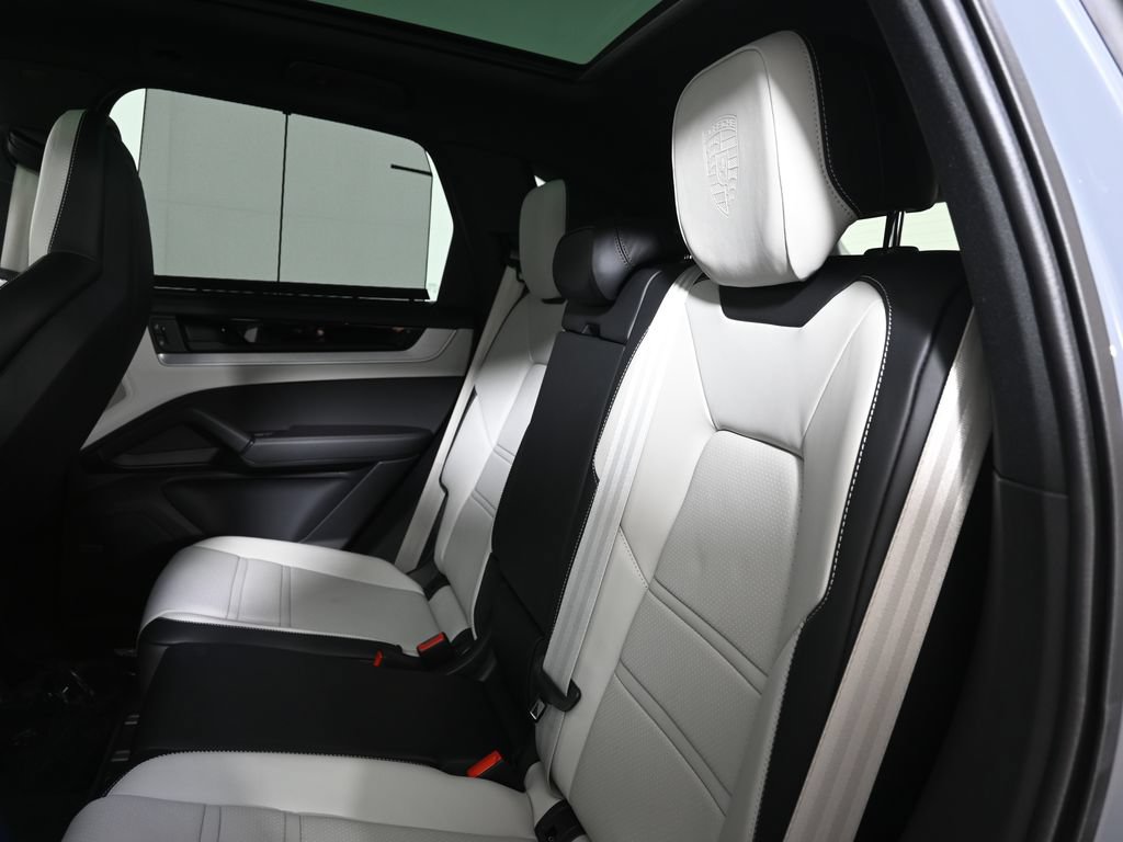 Used 2026 Porsche Cayenne E-Hybrid AWD/4WD image 37