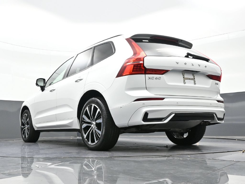 Certified 2024 Volvo XC60 B5 Plus AWD/4WD image 29