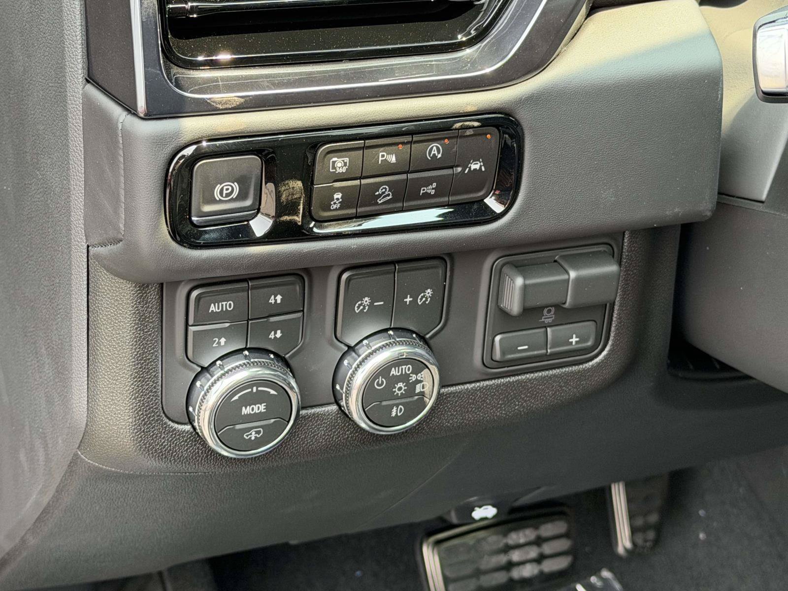 New 2026 GMC Yukon AT4 Ultimate AWD/4WD image 20
