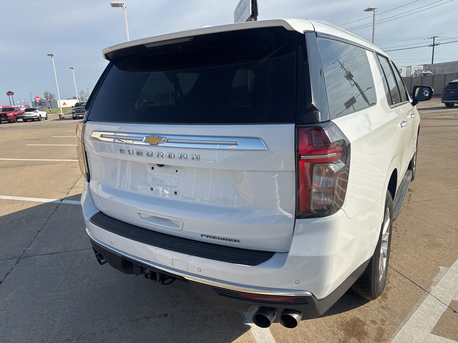 Used 2023 Chevrolet Suburban Premier image 7