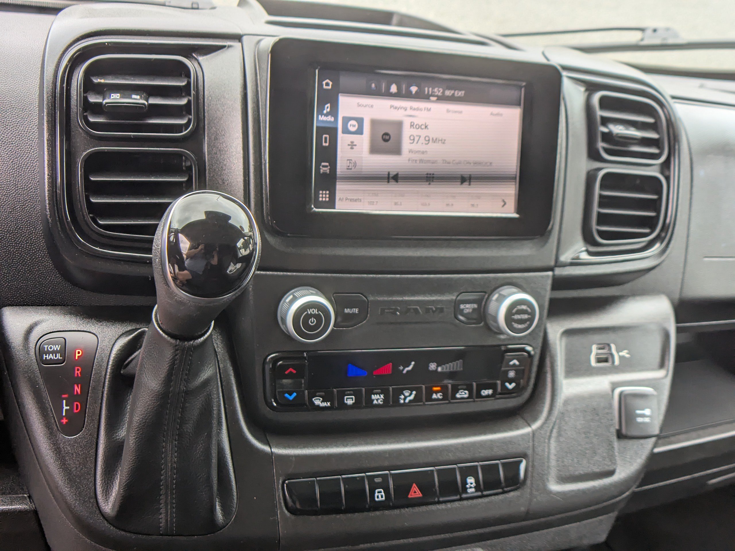 Used 2025 RAM ProMaster 2500 w/ U-Haul Equipment Group FWD image 18