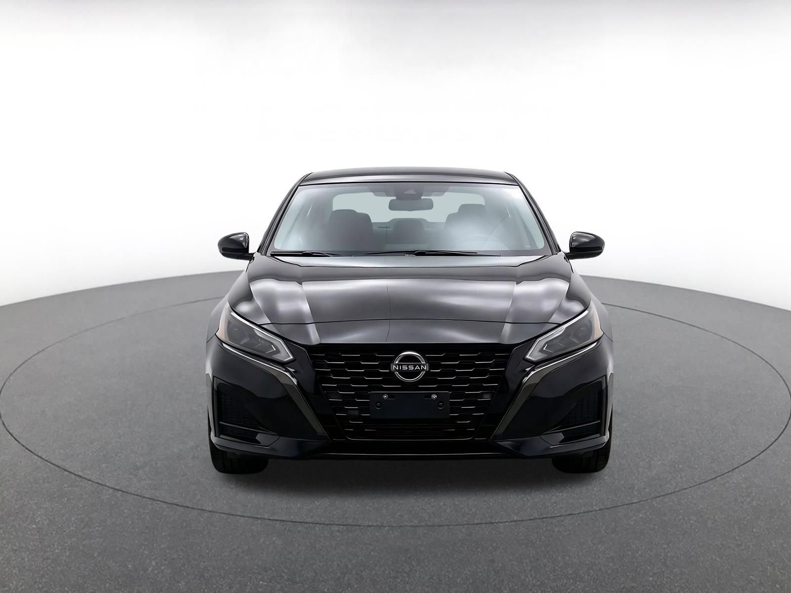 Used 2025 Nissan Altima 2.5 SV FWD image 2