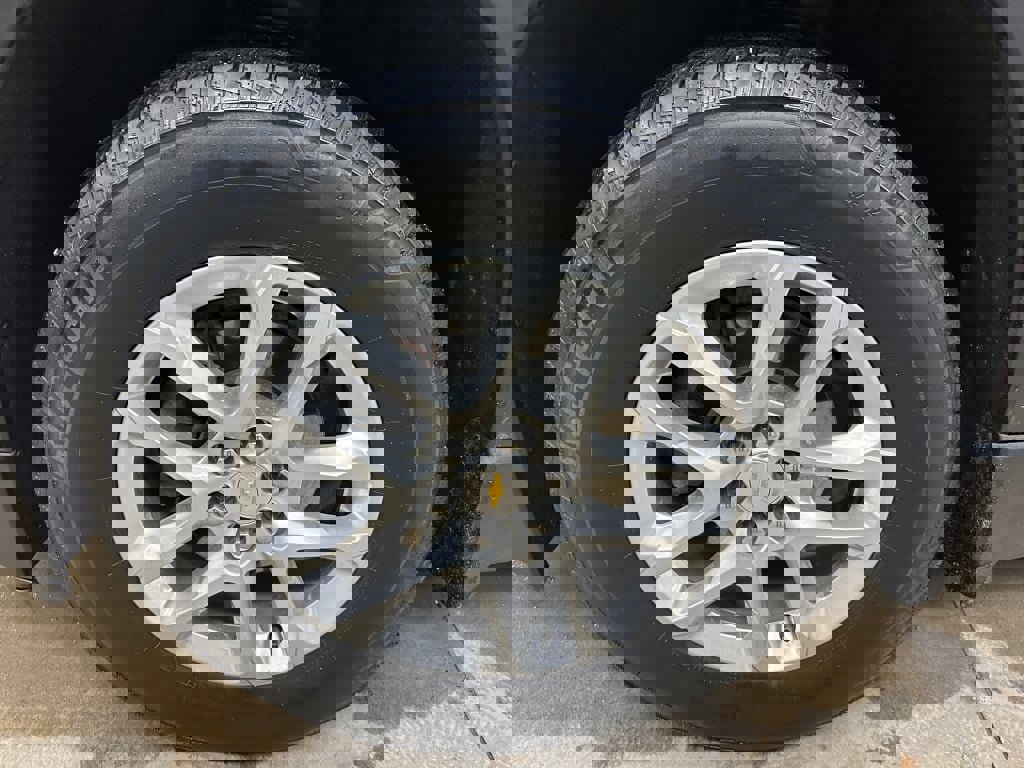 Certified 2023 Chevrolet Traverse LS image 35