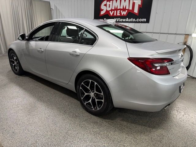 Used 2017 Buick Regal Sport Touring FWD image 6