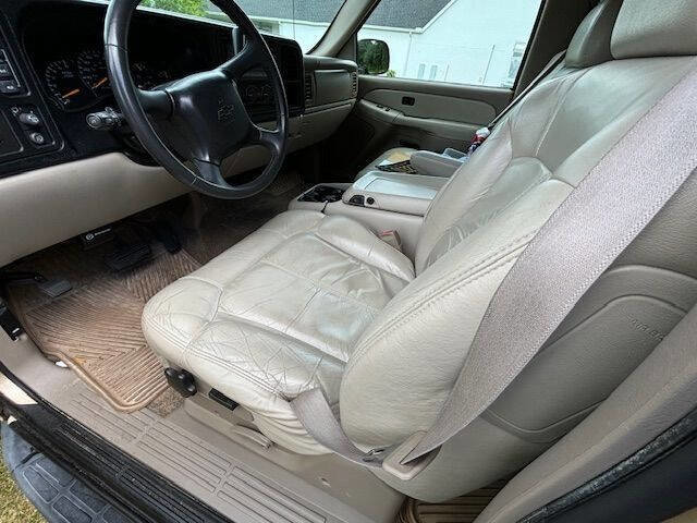 Used 2001 Chevrolet Tahoe 4WD w/ LS Preferred Equipment Group image 8