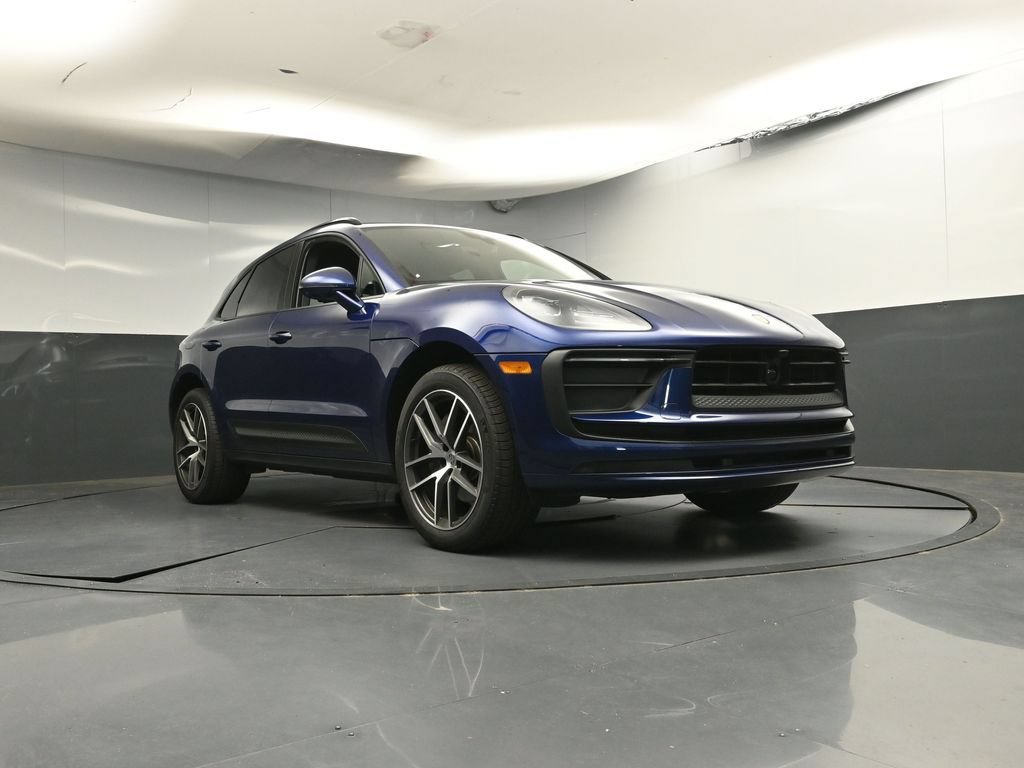 Used 2025 Porsche Macan AWD/4WD image 31