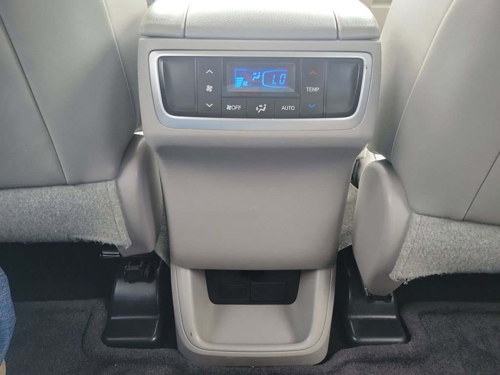 Used 2015 Toyota Highlander Plus FWD image 14