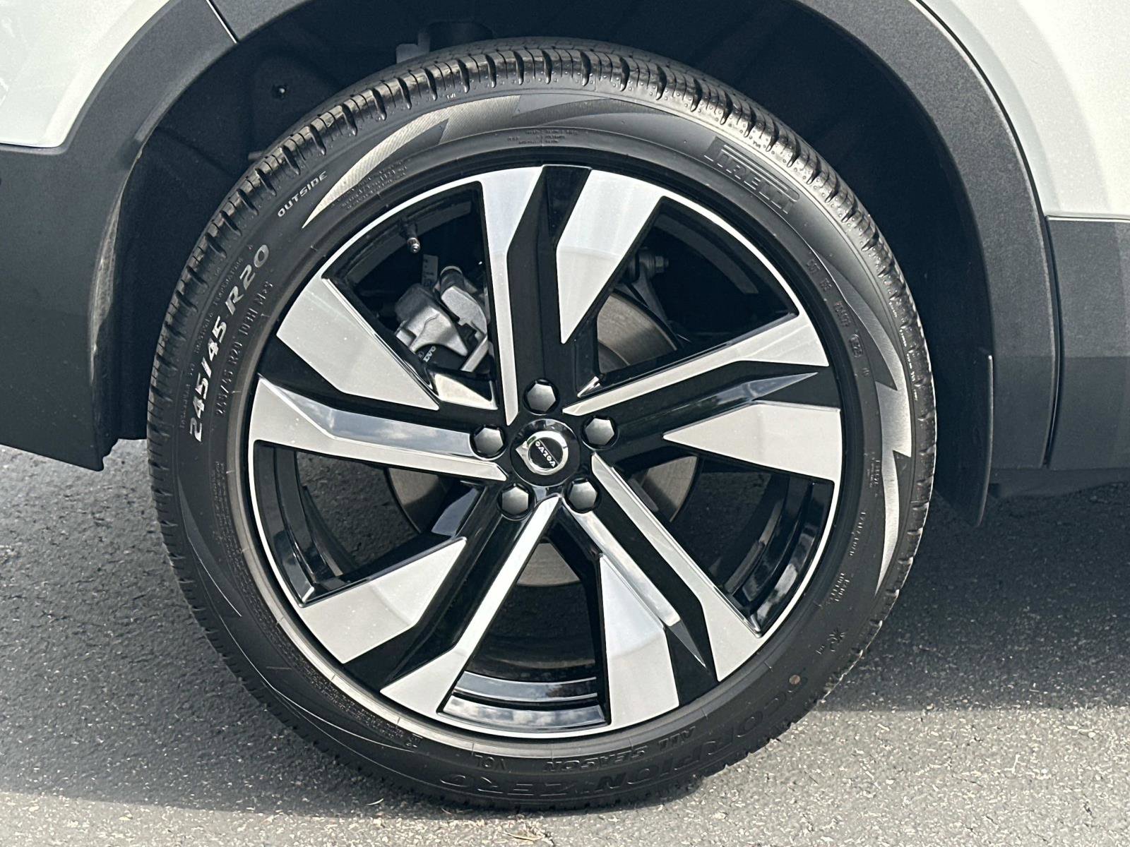 Certified 2026 Volvo XC40 B5 Ultra w/ Climate Package image 27