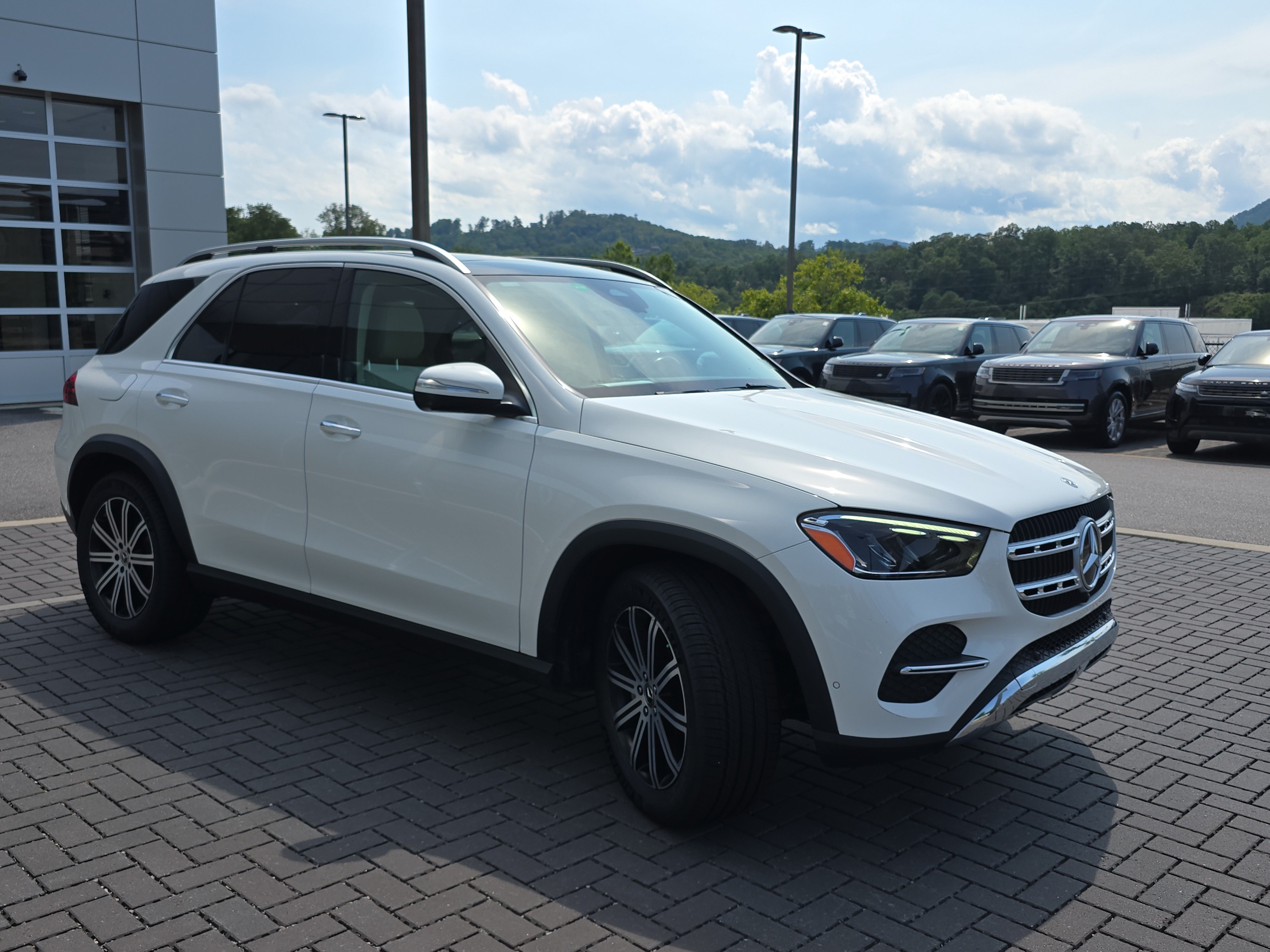 Used 2024 Mercedes-Benz GLE 450 4MATIC image 3