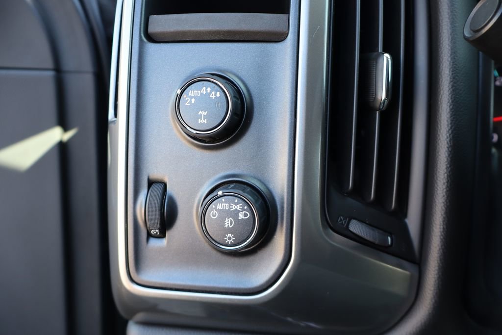 Used 2018 Chevrolet Silverado 1500 LT w/ All Star Edition image 14