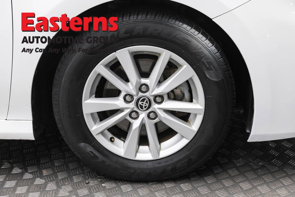 Used 2025 Toyota Camry LE image 31