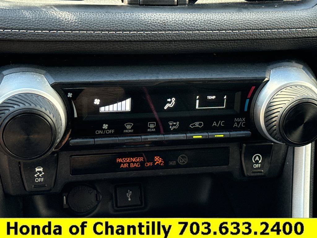Used 2021 Toyota RAV4 LE AWD/4WD image 16