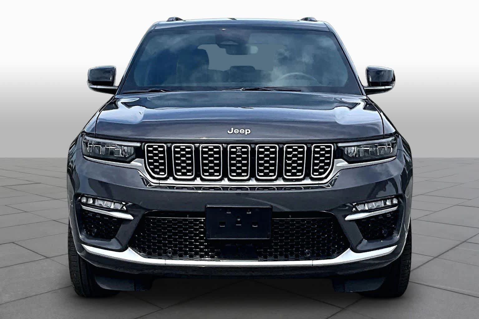 Used 2025 Jeep Grand Cherokee Summit AWD/4WD image 4