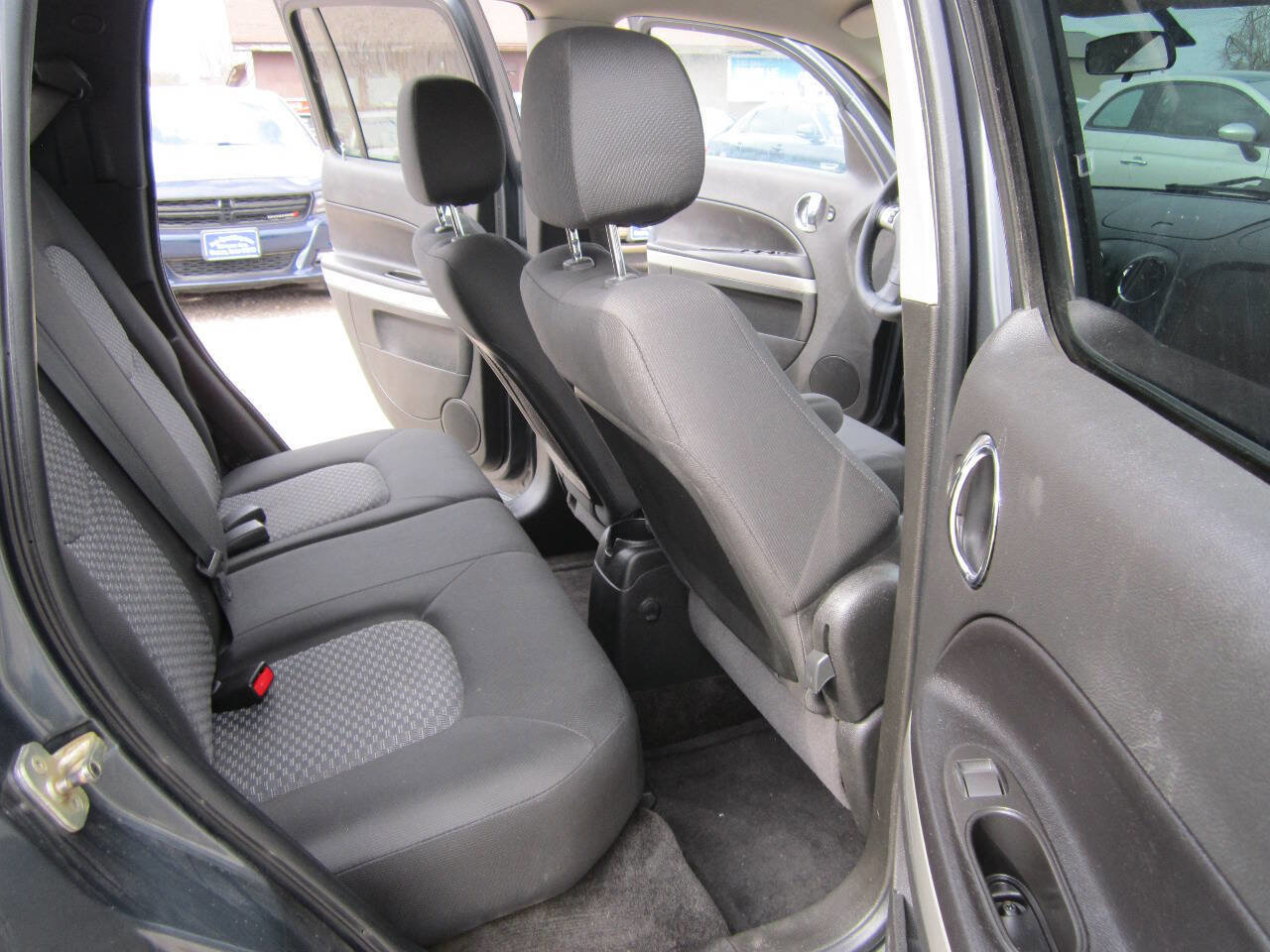 Used 2011 Chevrolet HHR LS image 13