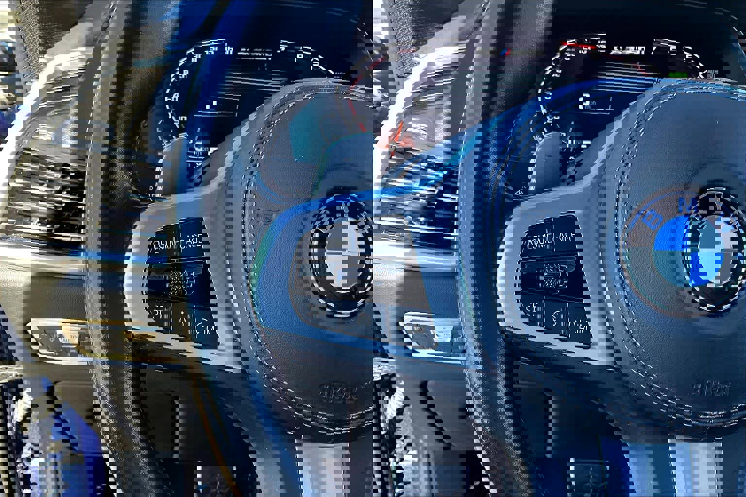 Used 2021 BMW X5 M50i w/ Executive Package image 41