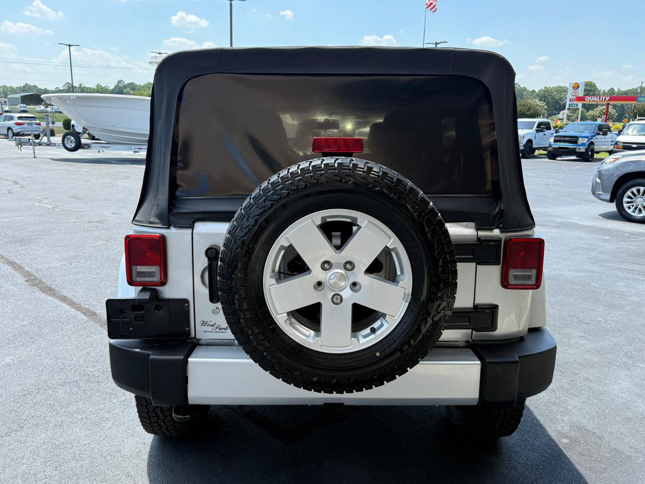 Used 2012 Jeep Wrangler Unlimited Sahara w/ Connectivity Group AWD/4WD image 4