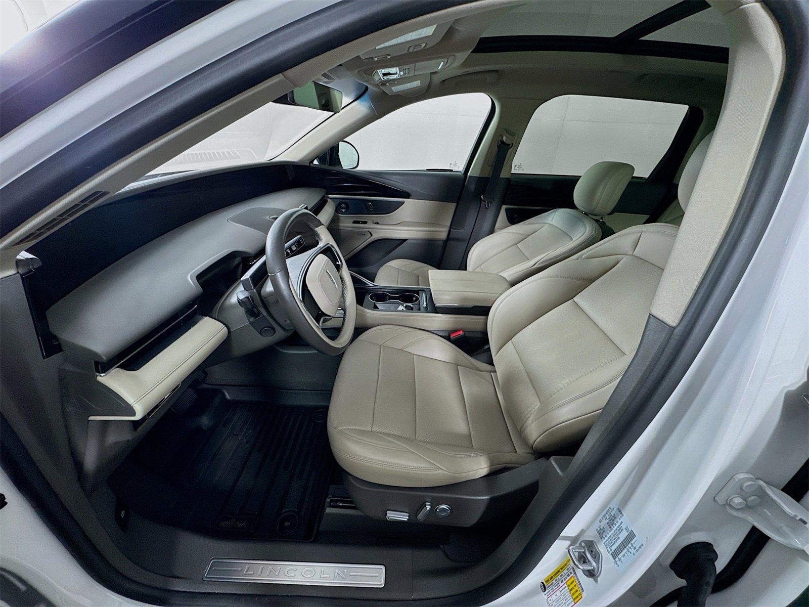 Used 2024 Lincoln Nautilus Premier w/ Equipment Group 102A image 18