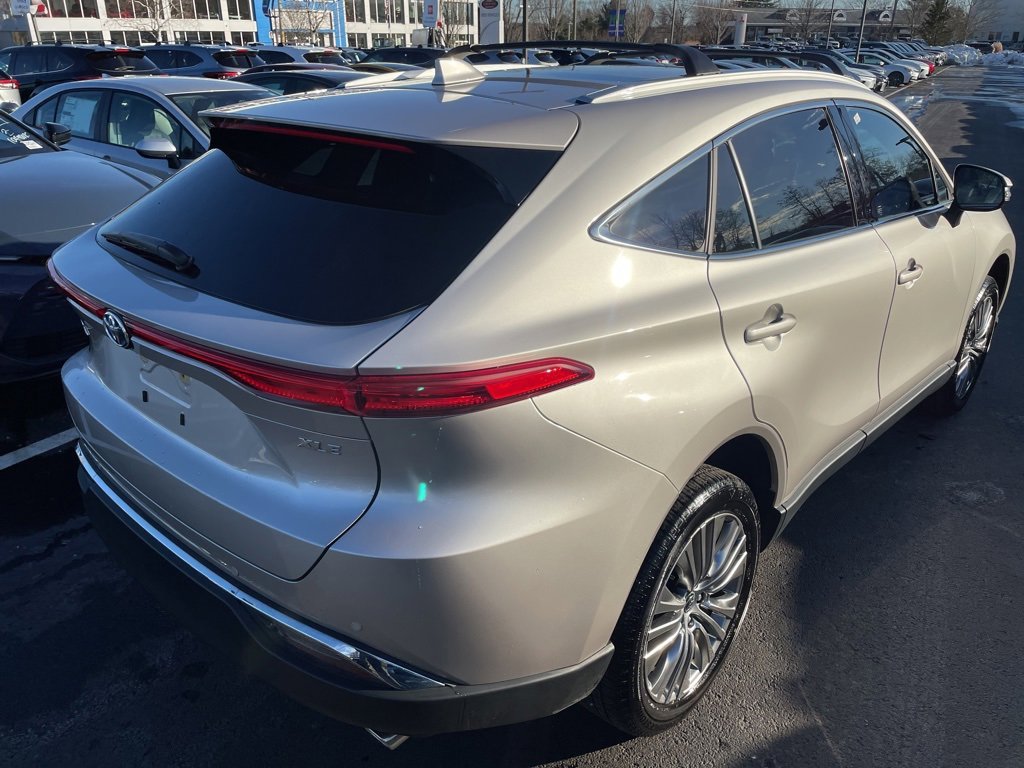 Certified 2024 Toyota Venza XLE image 6