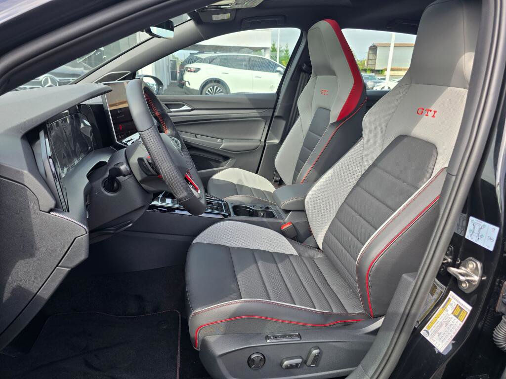 New 2025 Volkswagen GTI SE image 18
