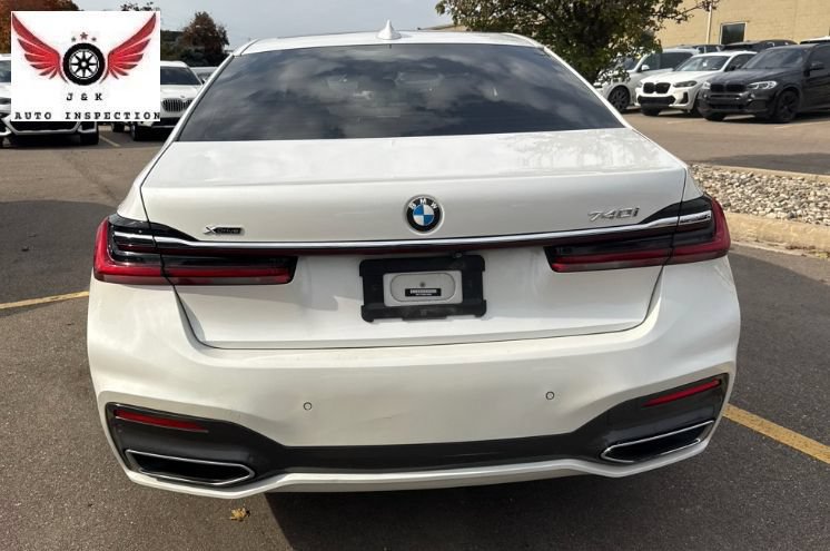 Used 2022 BMW 740i xDrive w/ M Sport Package AWD/4WD image 4