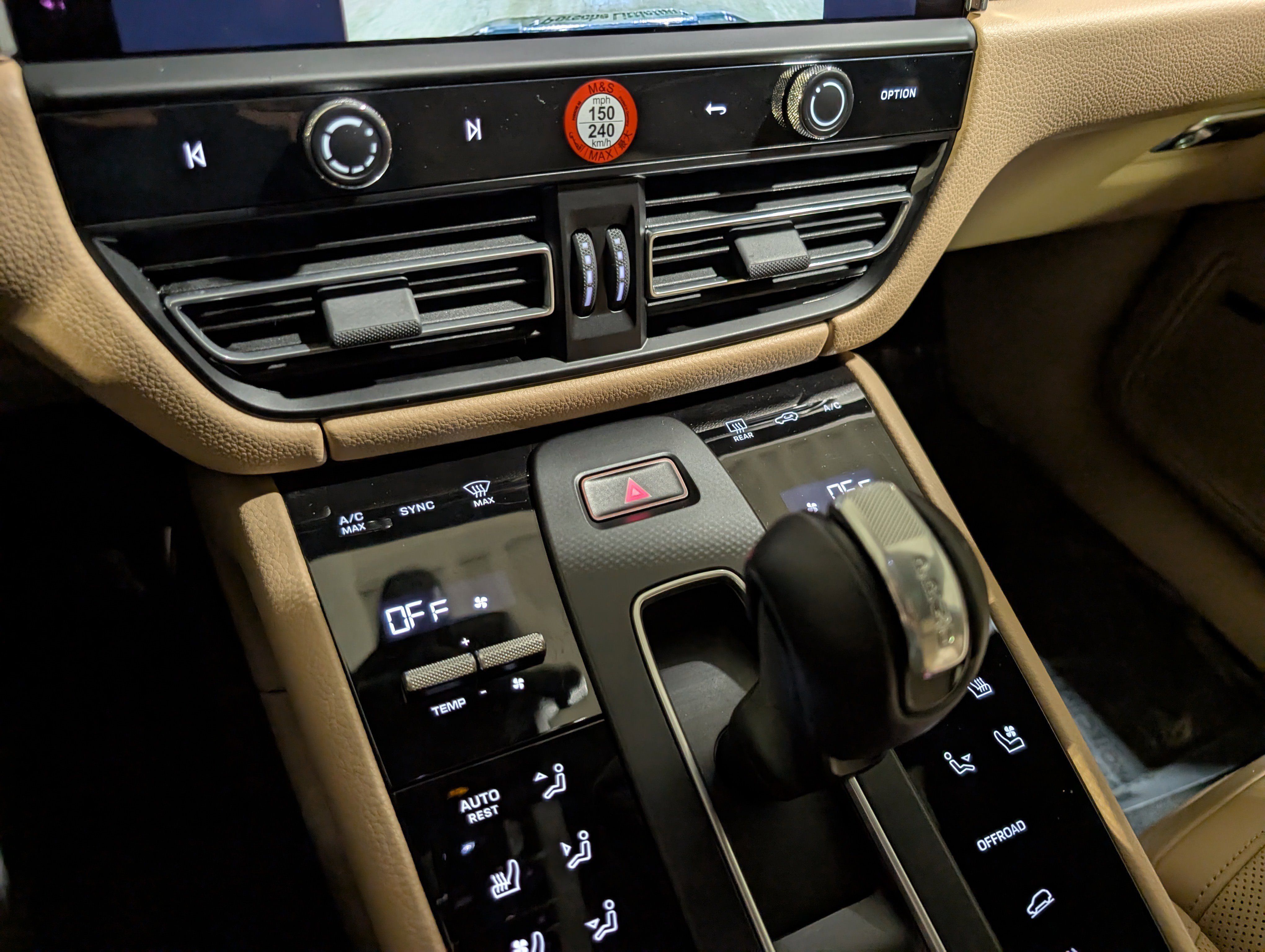 Certified 2025 Porsche Macan image 39