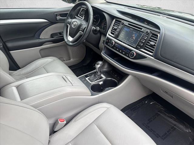 Used 2016 Toyota Highlander XLE AWD/4WD image 28