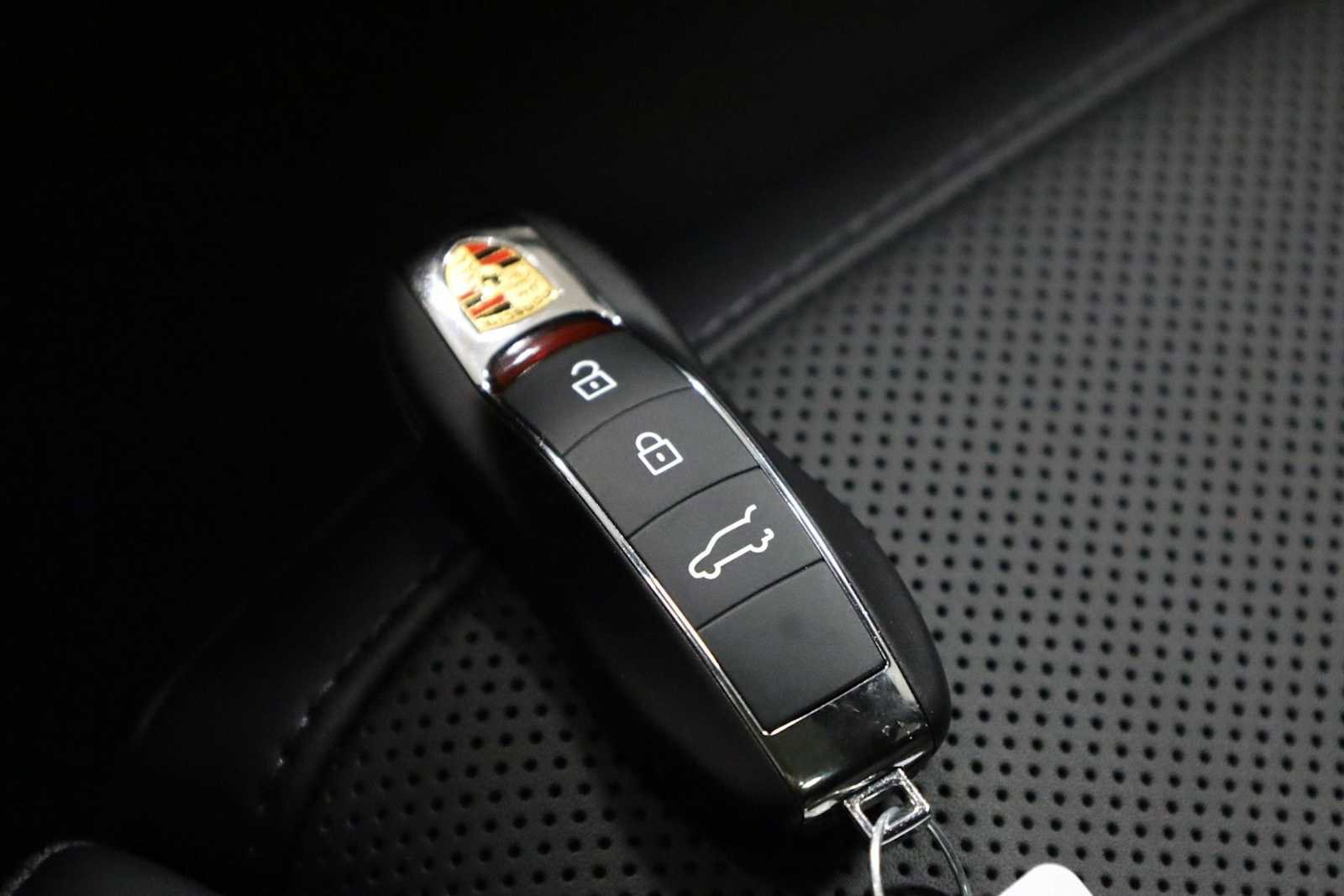 Certified 2026 Porsche Macan image 42