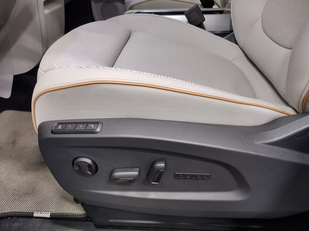 New 2025 Volkswagen ID. Buzz 1st Edition image 26