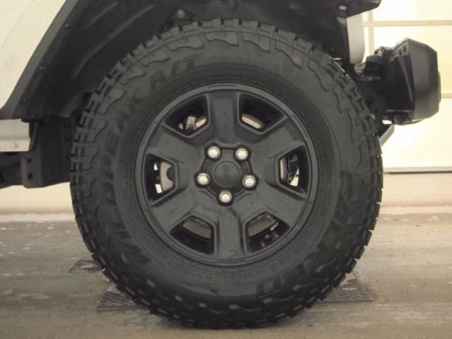 Used 2023 Jeep Gladiator Mojave w/ Cold Weather Group AWD/4WD image 17