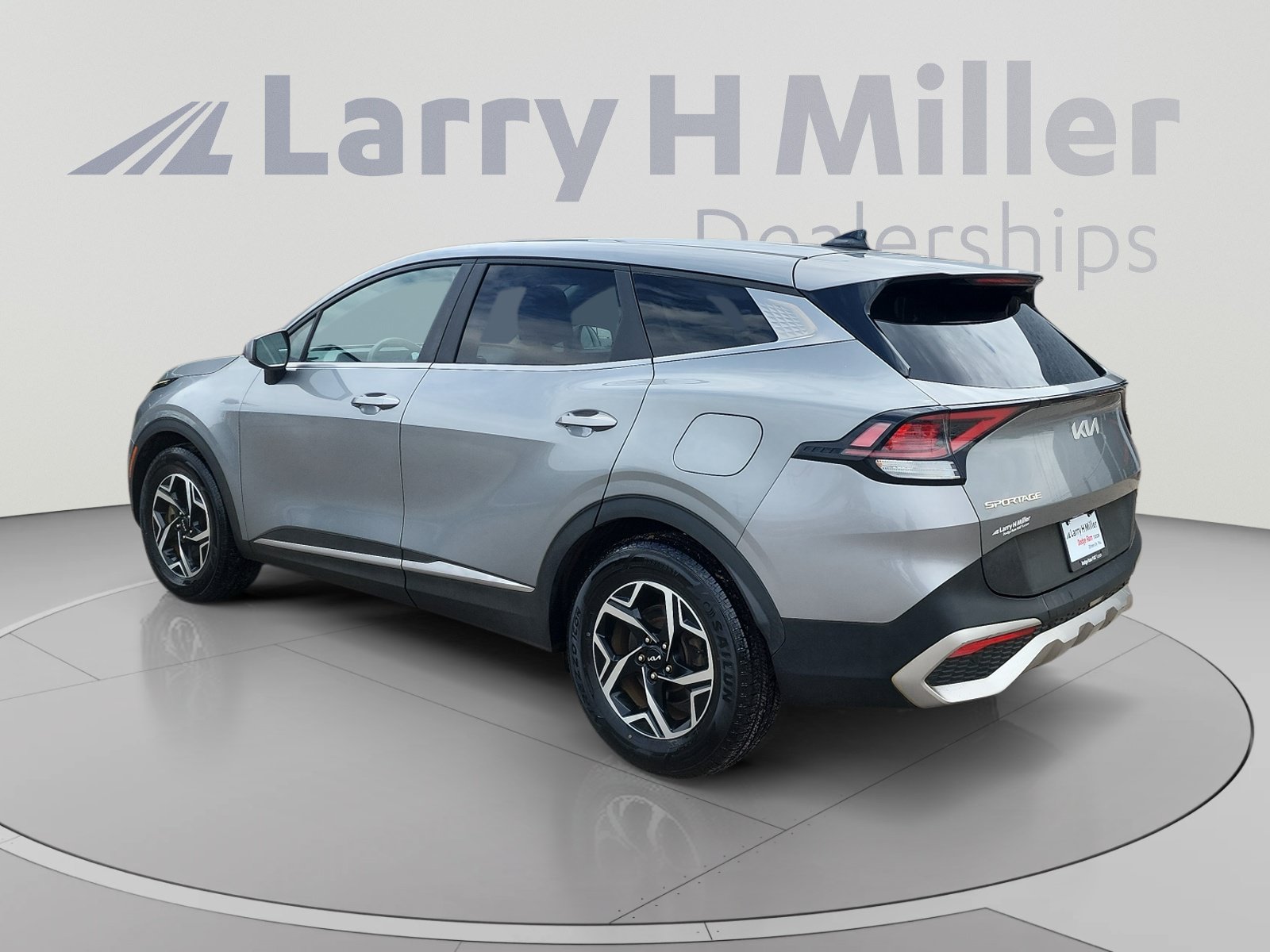 Used 2023 Kia Sportage LX FWD image 3