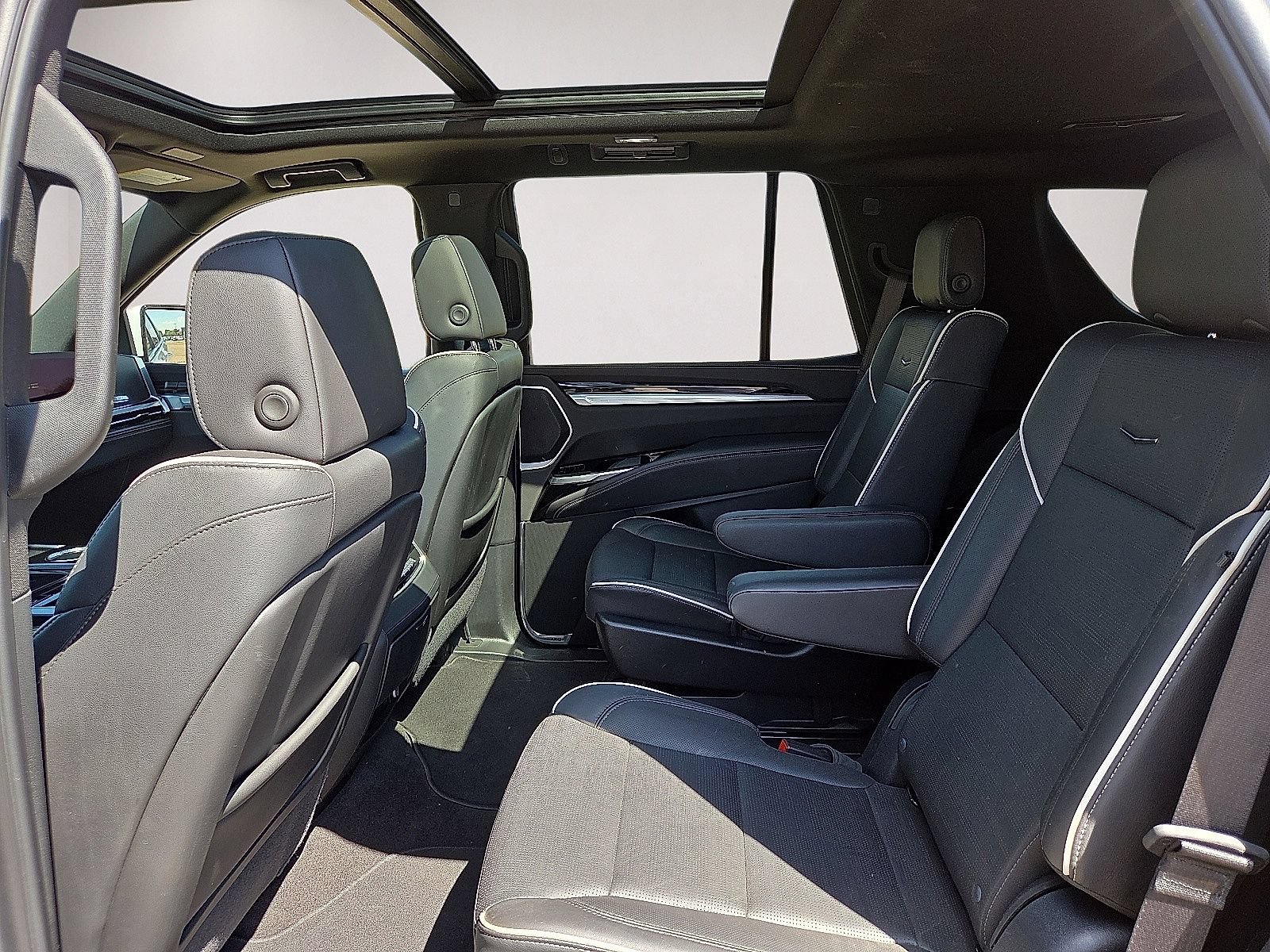 Used 2025 Cadillac Escalade Sport AWD/4WD image 18