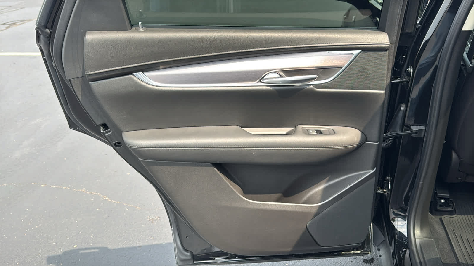 Certified 2018 Cadillac XT5 Luxury w/ Driver Awareness Package FWD image 26