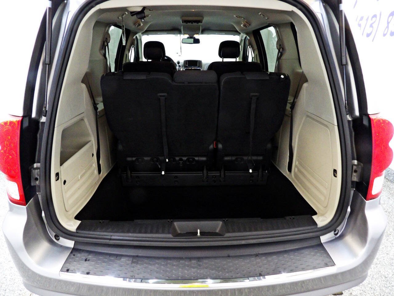 Used 2019 Dodge Grand Caravan SE w/ UConnect Hands-Free Group FWD image 8