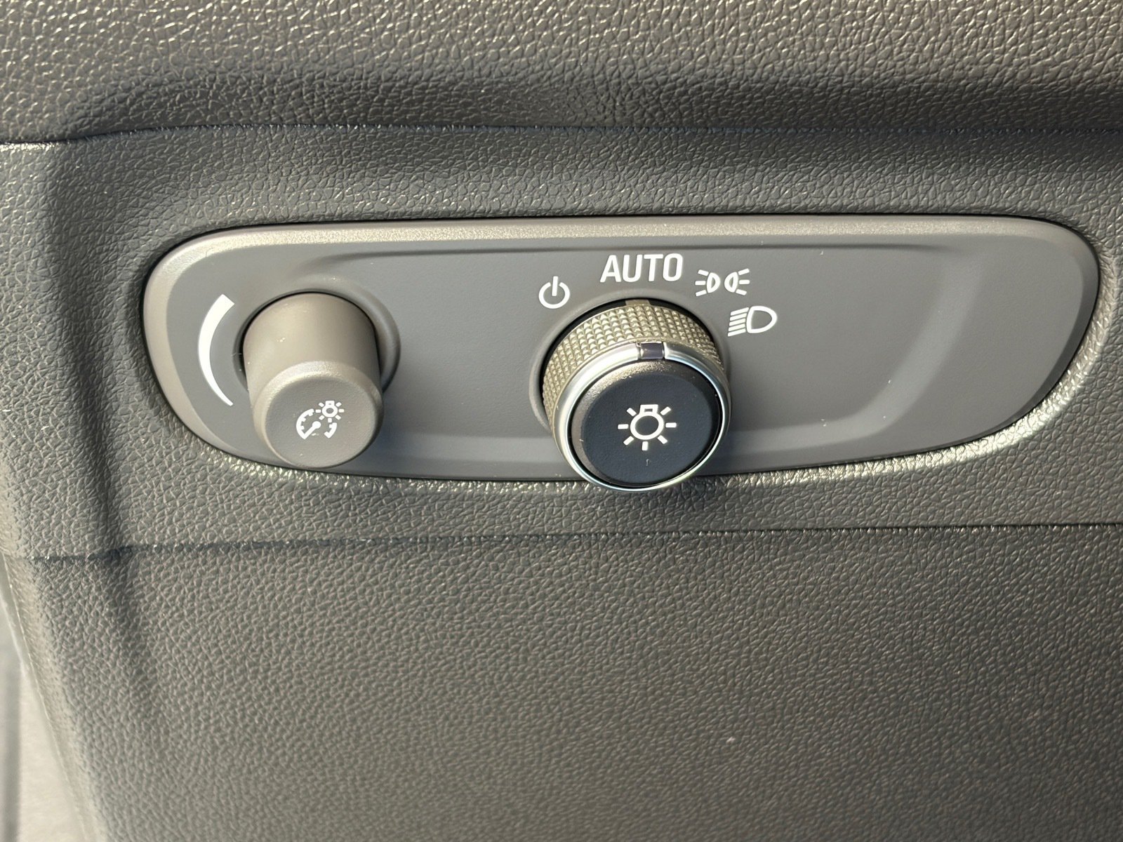 Used 2023 Buick Envision Avenir FWD image 20