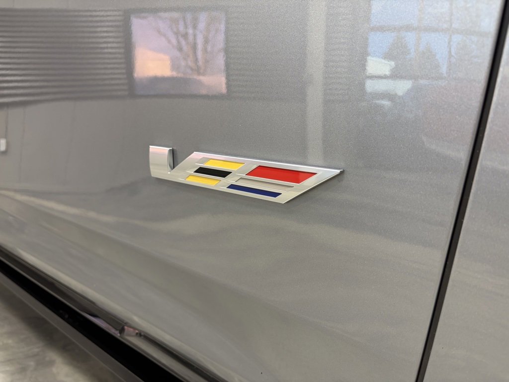 Used 2025 Cadillac Escalade ESV V image 5