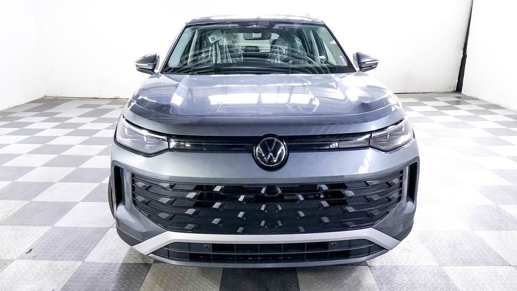 New 2025 Volkswagen Tiguan SE image 2
