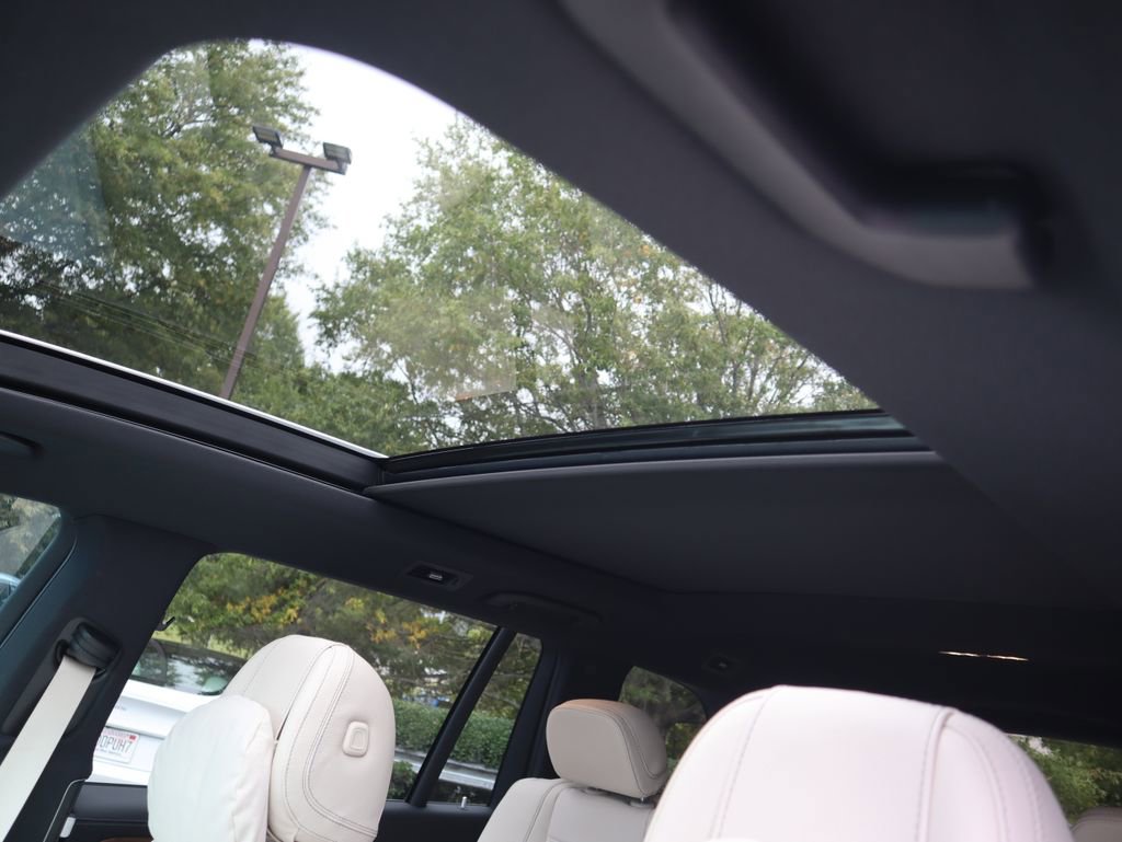 Used 2025 Mercedes-Benz GLS 580 4MATIC image 15