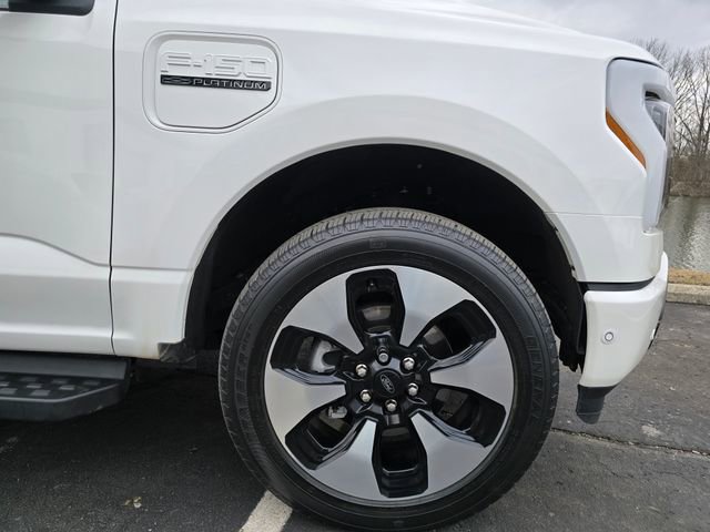 Used 2023 Ford F150 Lightning Platinum image 4