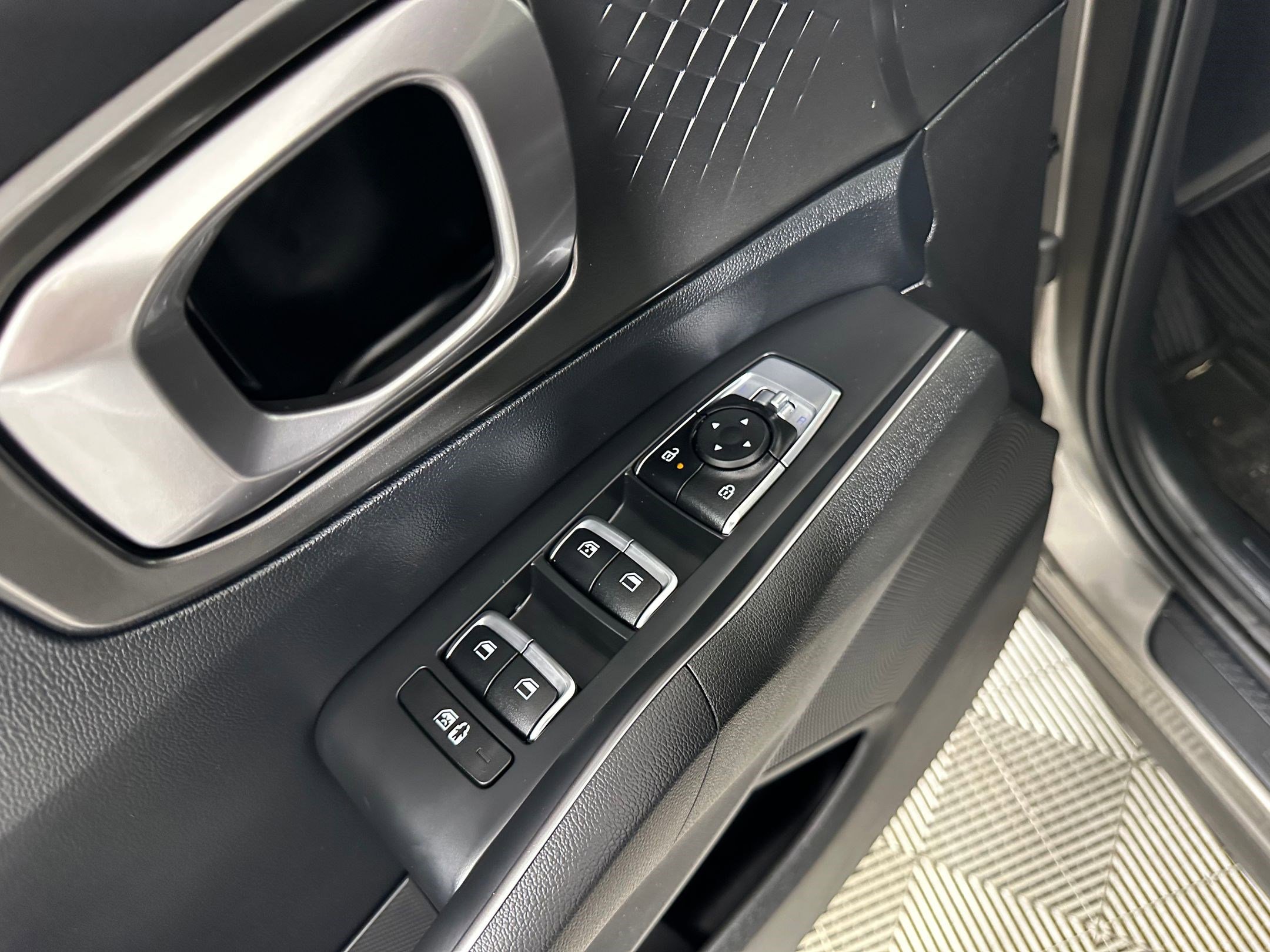Used 2025 Kia Sorento EX image 11