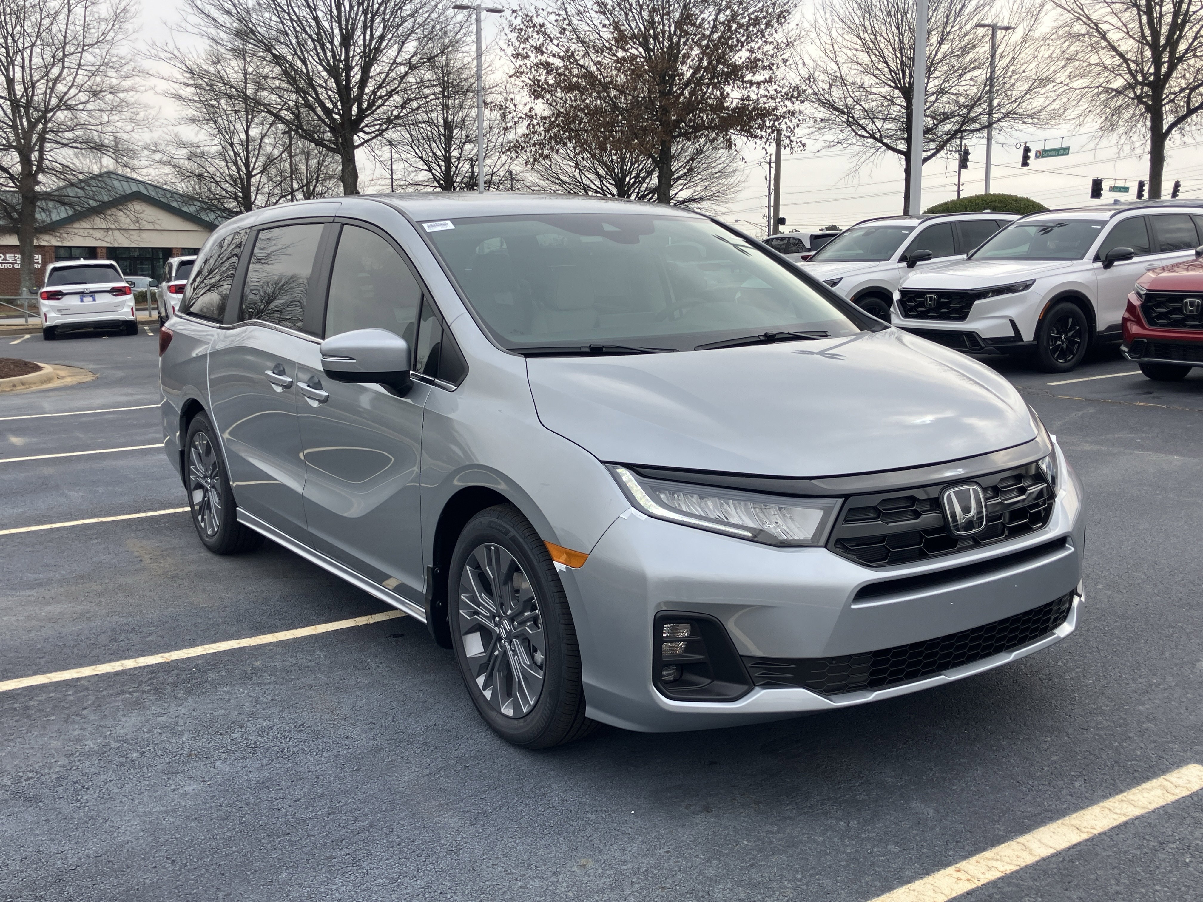 New 2026 Honda Odyssey Touring image 2